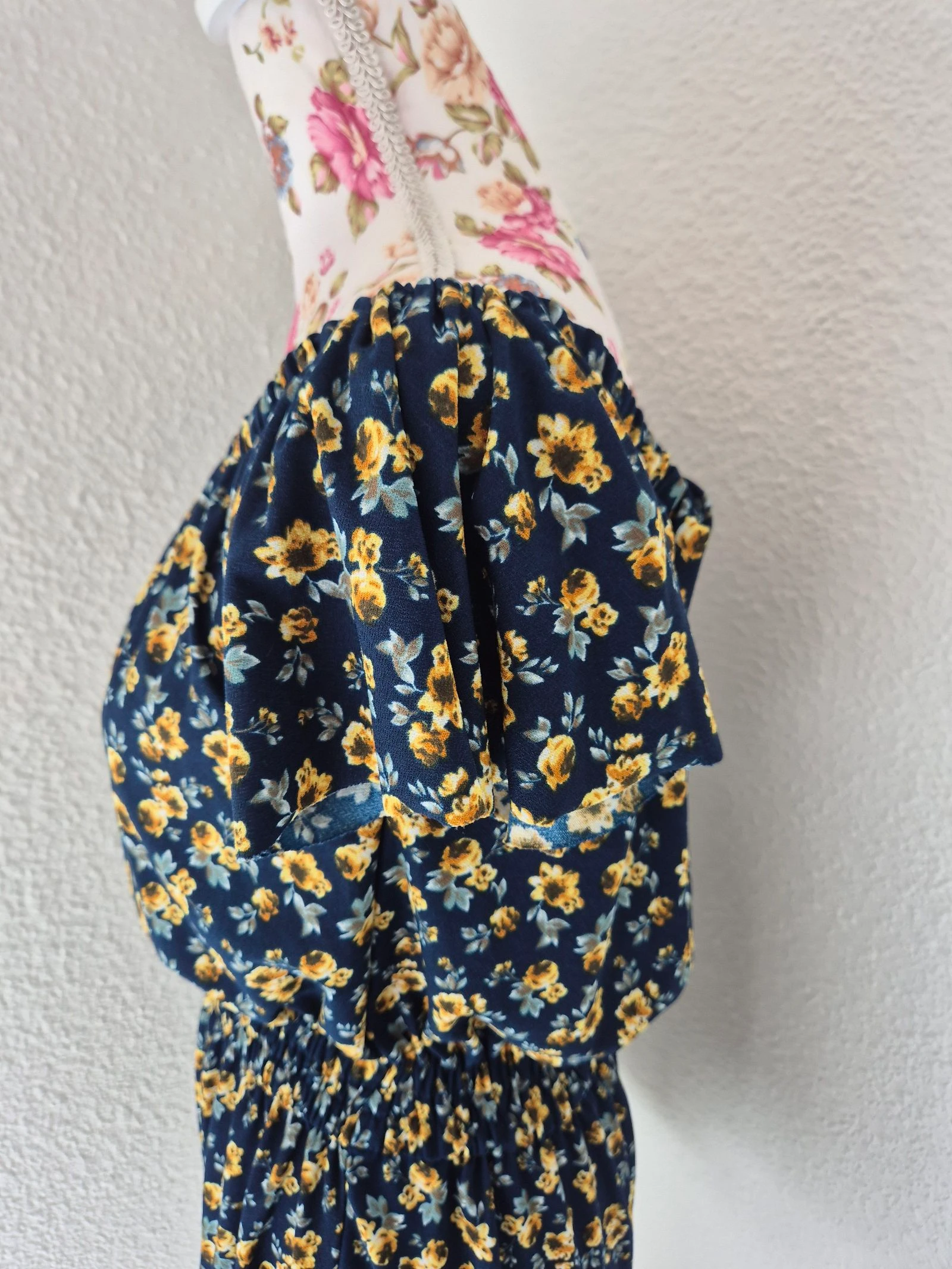 Combishort Mango Basics T36/S – azul marinho com flores amarelas, ombros descobertos, estilo boêmio chique – photo 4